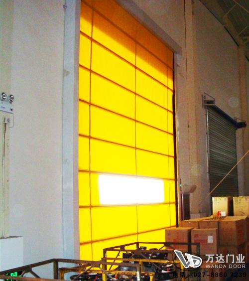 濠江工厂堆积门